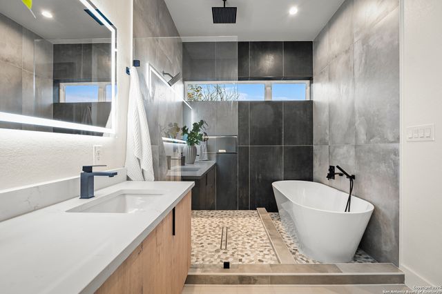 257 E Baylor, San Antonio, TX 78204