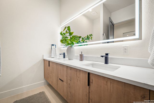 257 E Baylor, San Antonio, TX 78204