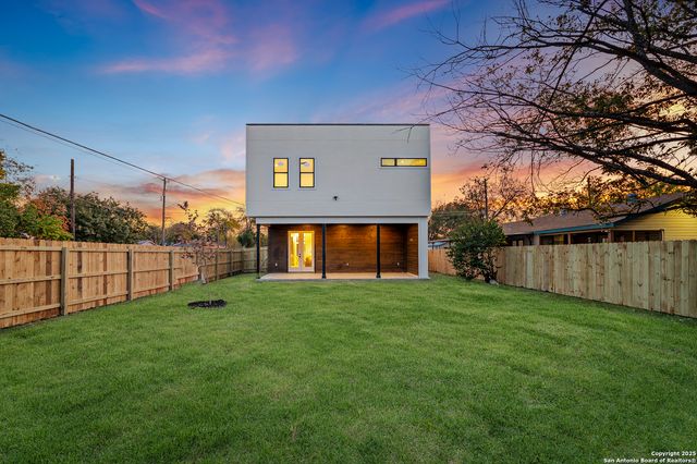 257 E Baylor, San Antonio, TX 78204