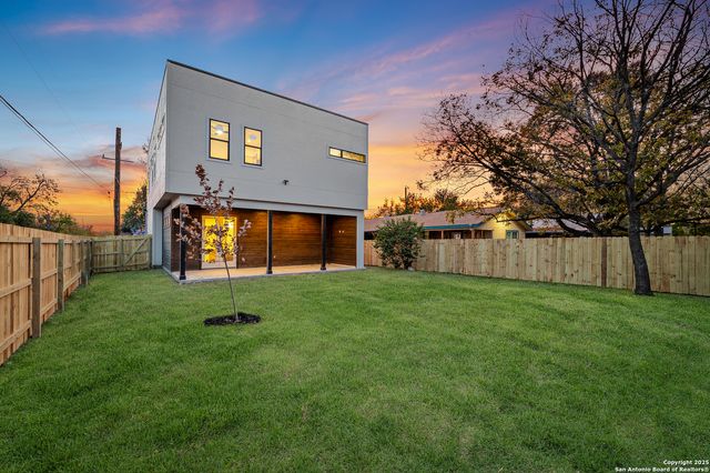 257 E Baylor, San Antonio, TX 78204
