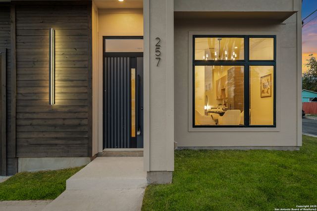 257 E Baylor, San Antonio, TX 78204