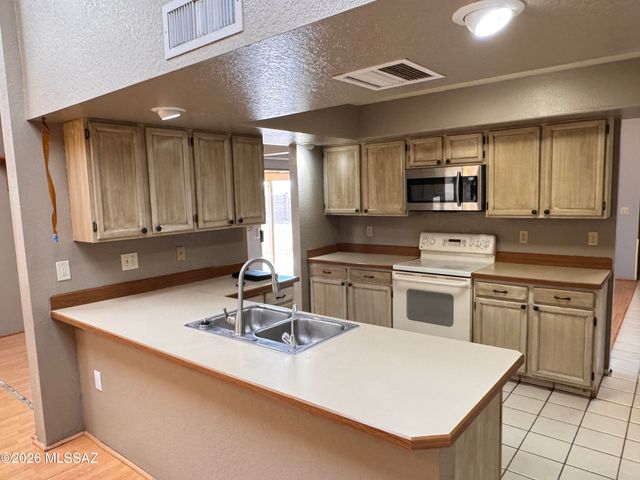 9946 E Leila Drive, Tucson, AZ 85730