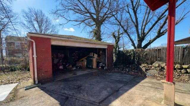 242 Vanderbilt Avenue, New York City, NY 10304