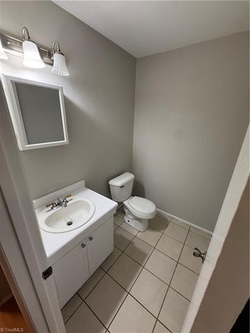 2201 Stonehaven Road, Kernersville, NC 27284