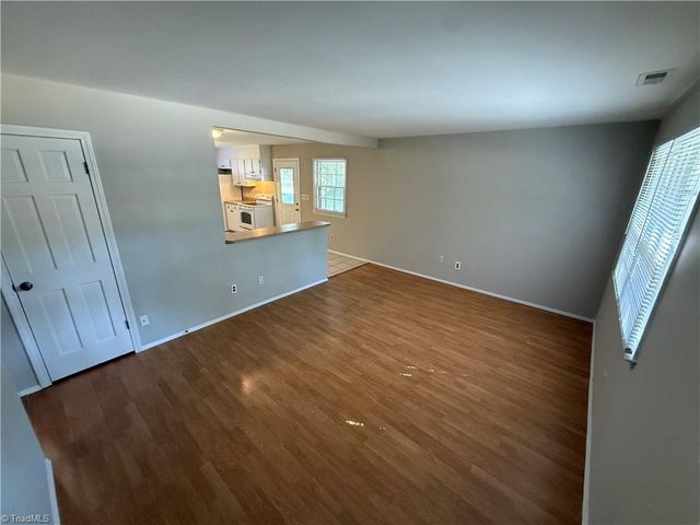 2201 Stonehaven Road, Kernersville, NC 27284