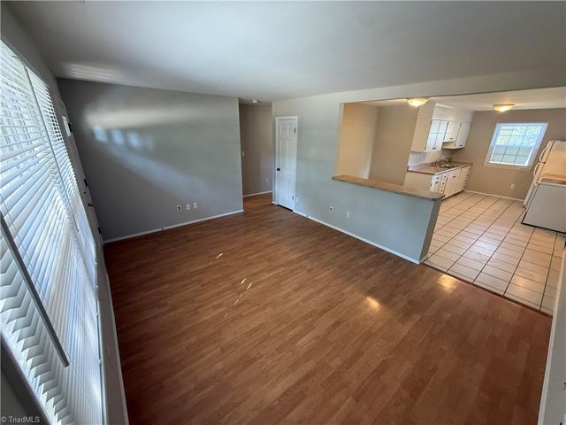 2201 Stonehaven Road, Kernersville, NC 27284