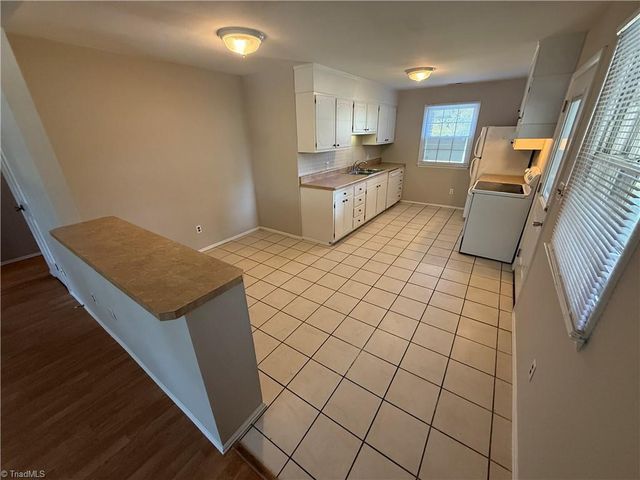 2201 Stonehaven Road, Kernersville, NC 27284