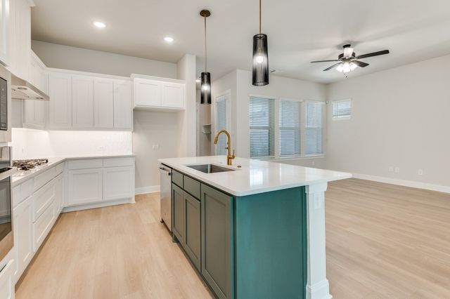 704 YELLOW WARBLER Way, Arlington, TX 76005