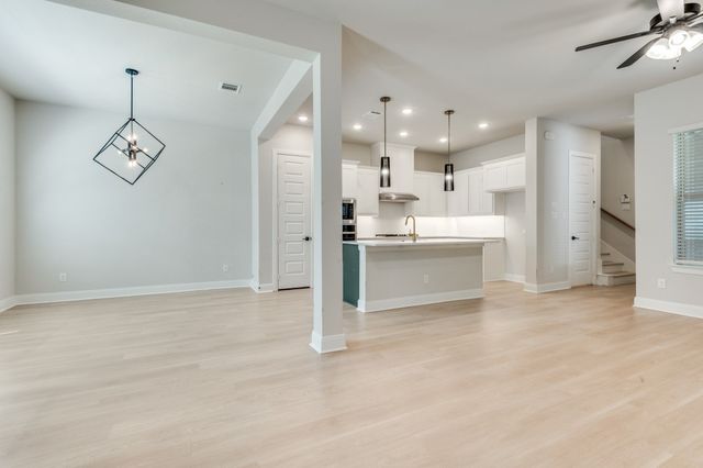 704 YELLOW WARBLER Way, Arlington, TX 76005