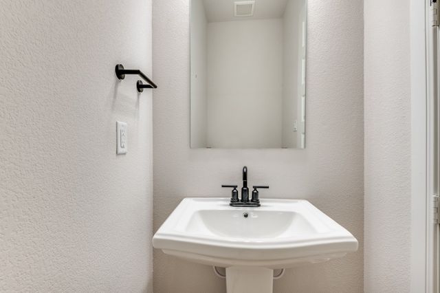 704 YELLOW WARBLER Way, Arlington, TX 76005