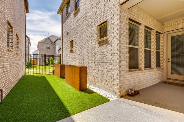 704 YELLOW WARBLER Way, Arlington, TX 76005