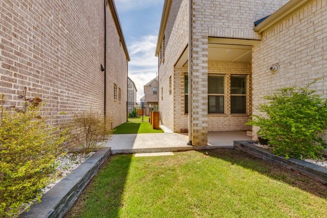 704 YELLOW WARBLER Way, Arlington, TX 76005