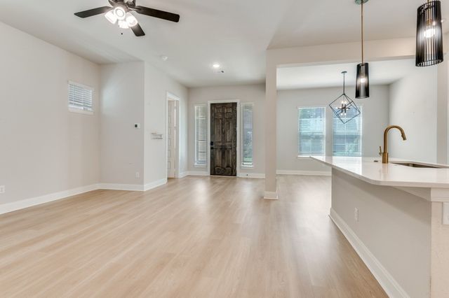 704 YELLOW WARBLER Way, Arlington, TX 76005