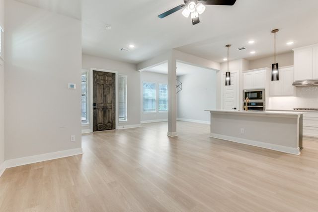 704 YELLOW WARBLER Way, Arlington, TX 76005