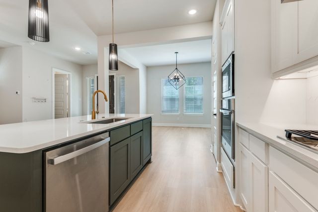 704 YELLOW WARBLER Way, Arlington, TX 76005