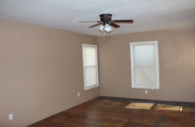 202 SE 9th Street, Grand Prairie, TX 75051