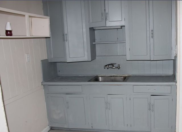 202 SE 9th Street, Grand Prairie, TX 75051