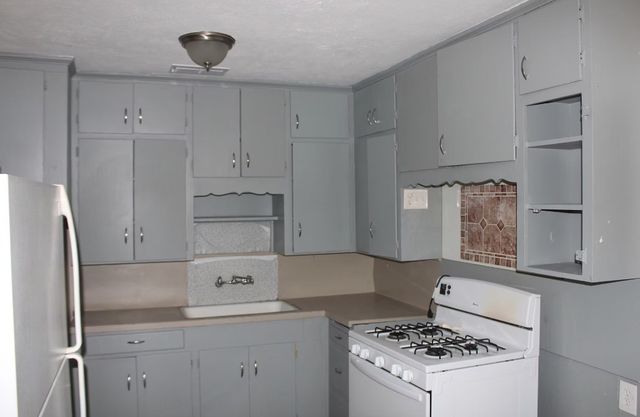 202 SE 9th Street, Grand Prairie, TX 75051