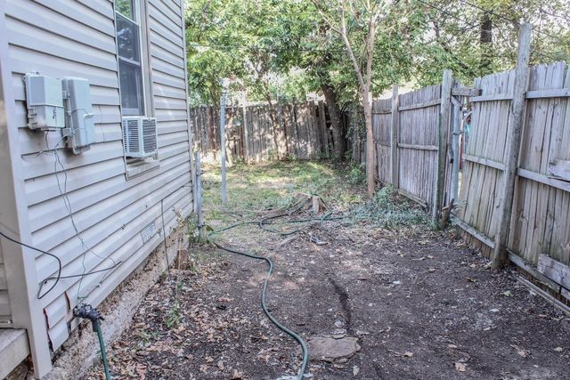 202 SE 9th Street, Grand Prairie, TX 75051