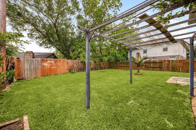 1727 Whispering Pine Court, Missouri City, TX 77489