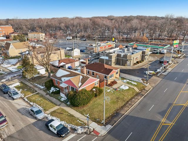 8828 Grand Avenue, River Grove, IL 60171