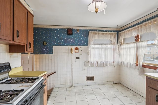 8828 Grand Avenue, River Grove, IL 60171