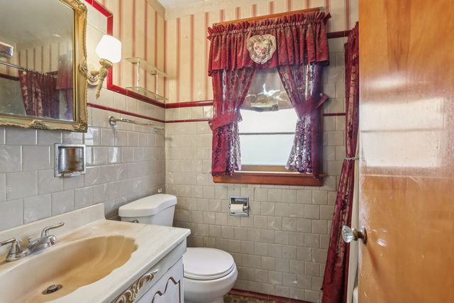 8828 Grand Avenue, River Grove, IL 60171