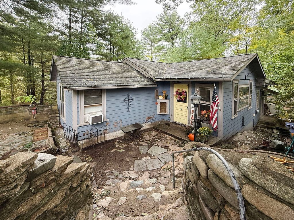 43 Bertine St, Bellingham, MA 02019