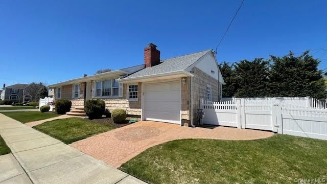 6 Curlew Place, Massapequa, NY 11758