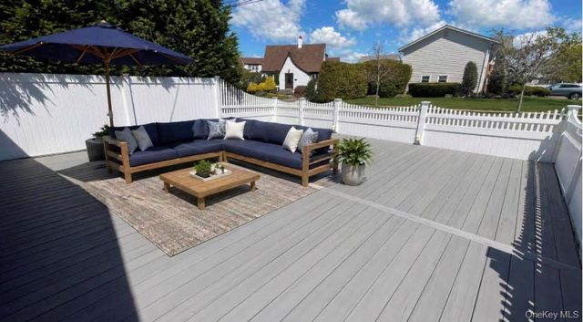 6 Curlew Place, Massapequa, NY 11758