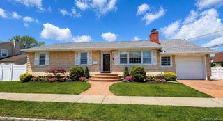 6 Curlew Place, Massapequa, NY 11758