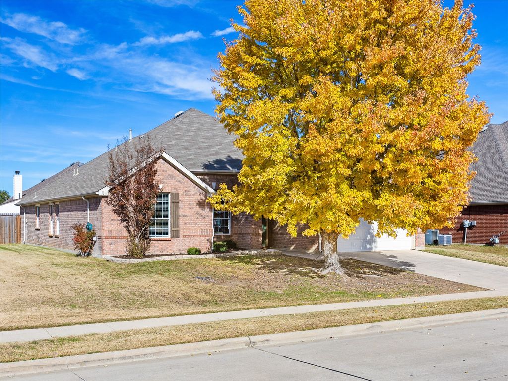 1104 Victory Bells Drive, Fort Worth, TX 76052