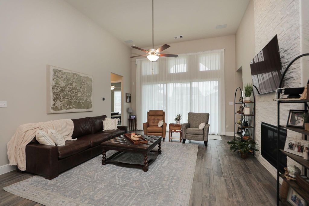 Image 21 of property listing at 23302 Rosen Mill Drive, Richmond, TX 77469