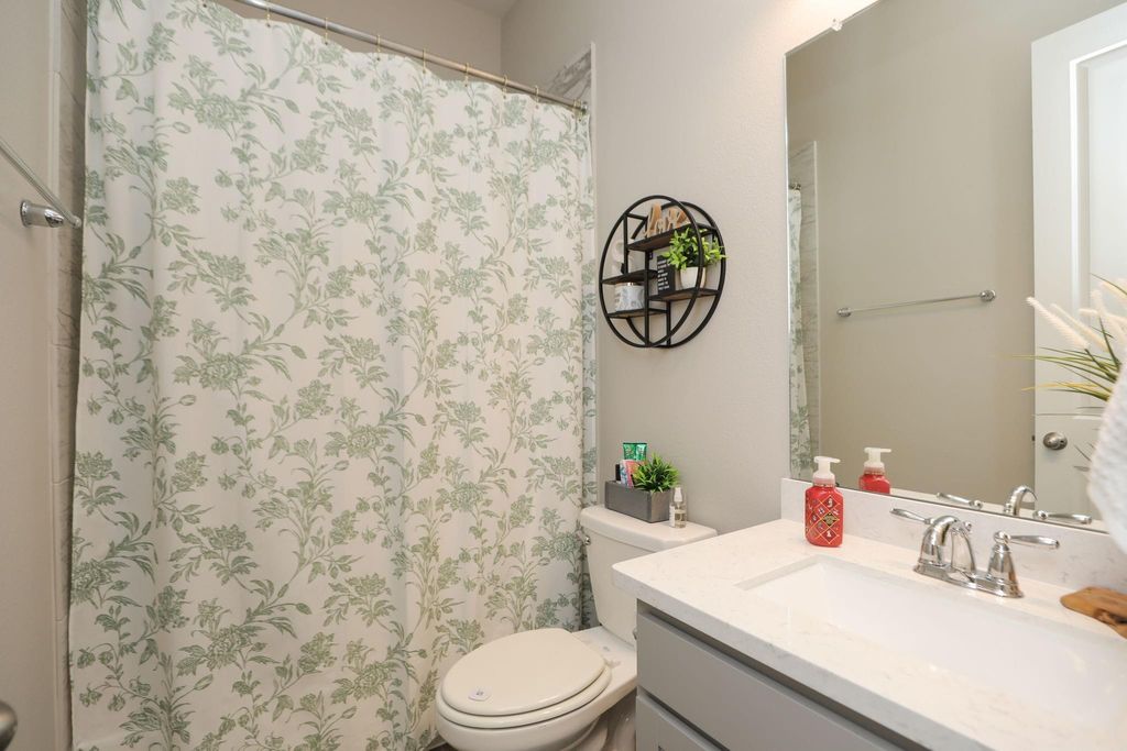 Image 7 of property listing at 23302 Rosen Mill Drive, Richmond, TX 77469