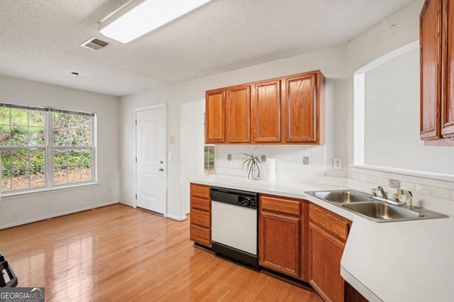 2256 Dresden Green NW, Kennesaw, GA 30144