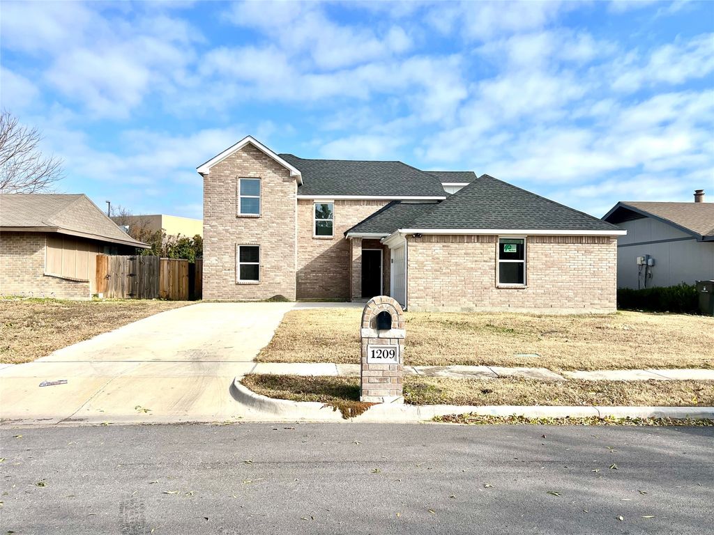 1209 Whiteoak Drive, Garland, TX 75040