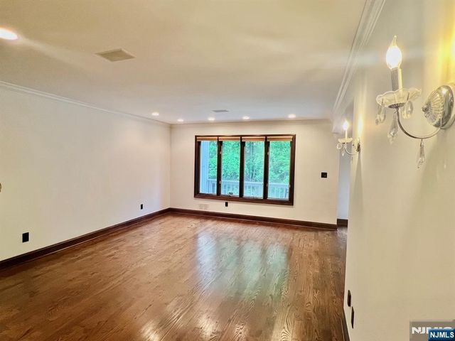 610 Glasmere Road, Mahwah, NJ 07430