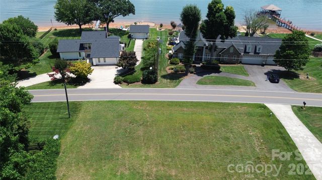 182 Wilson Lake Road, Mooresville, NC 28117