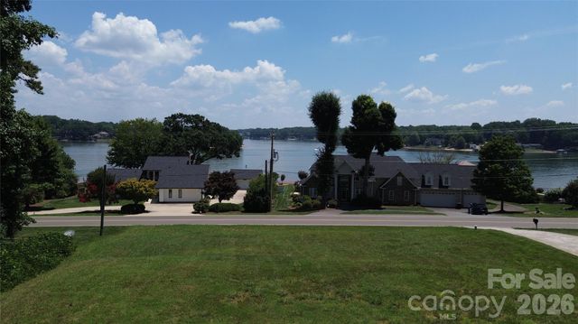 182 Wilson Lake Road, Mooresville, NC 28117