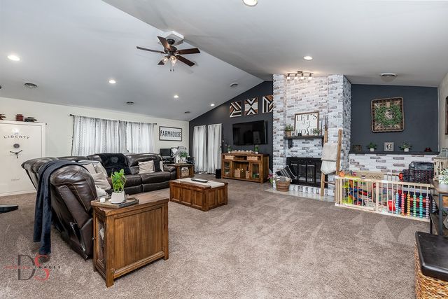 204 N Woodland Avenue, Oglesby, IL 61348