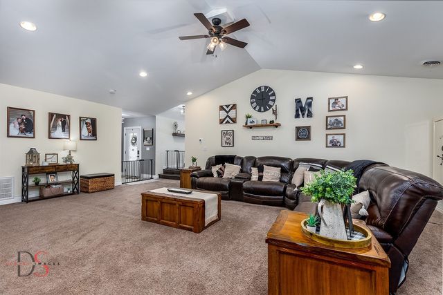 204 N Woodland Avenue, Oglesby, IL 61348