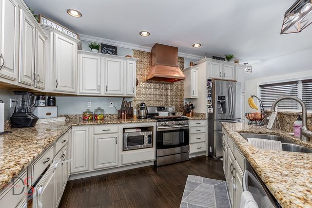 204 N Woodland Avenue, Oglesby, IL 61348