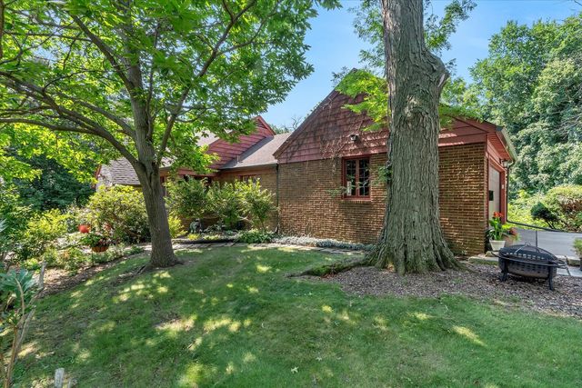 1000 27th Avenue, Moline, IL 61265