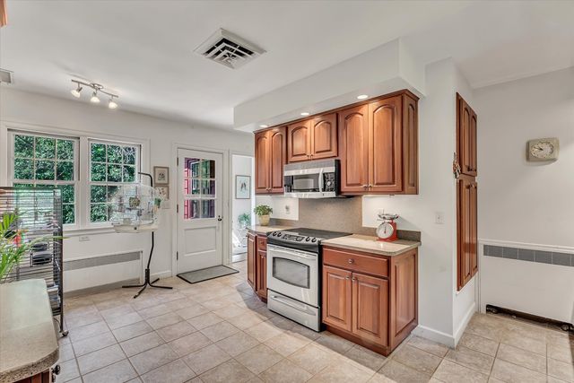 1000 27th Avenue, Moline, IL 61265