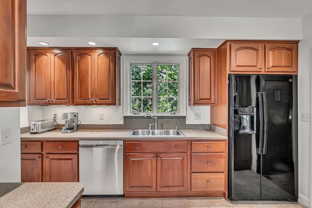 1000 27th Avenue, Moline, IL 61265