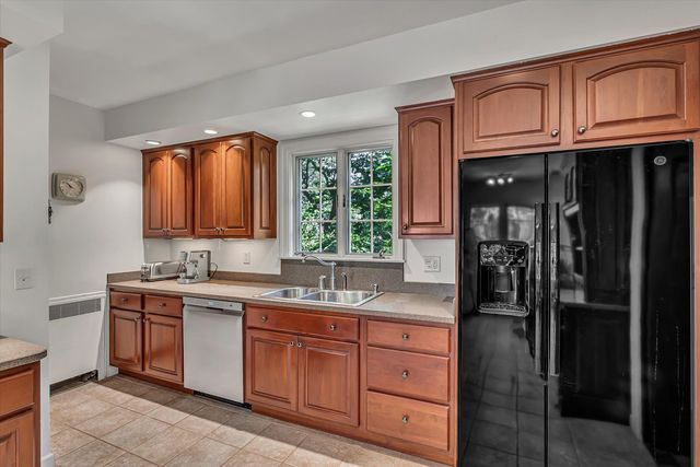 1000 27th Avenue, Moline, IL 61265