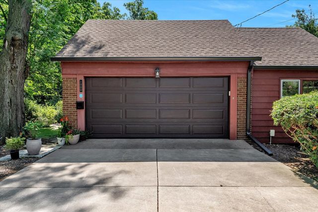 1000 27th Avenue, Moline, IL 61265