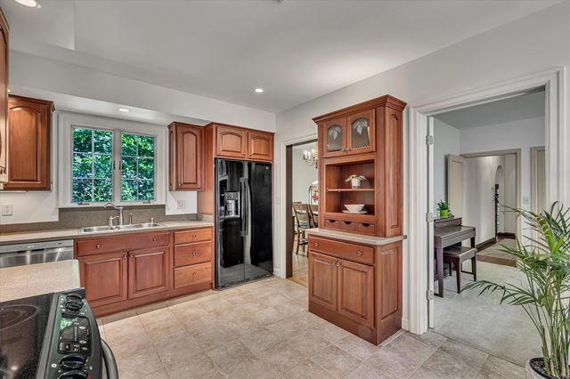 1000 27th Avenue, Moline, IL 61265