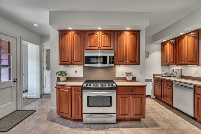 1000 27th Avenue, Moline, IL 61265