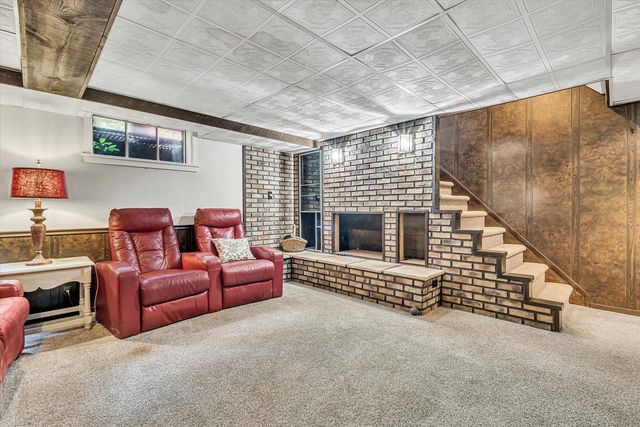 1000 27th Avenue, Moline, IL 61265